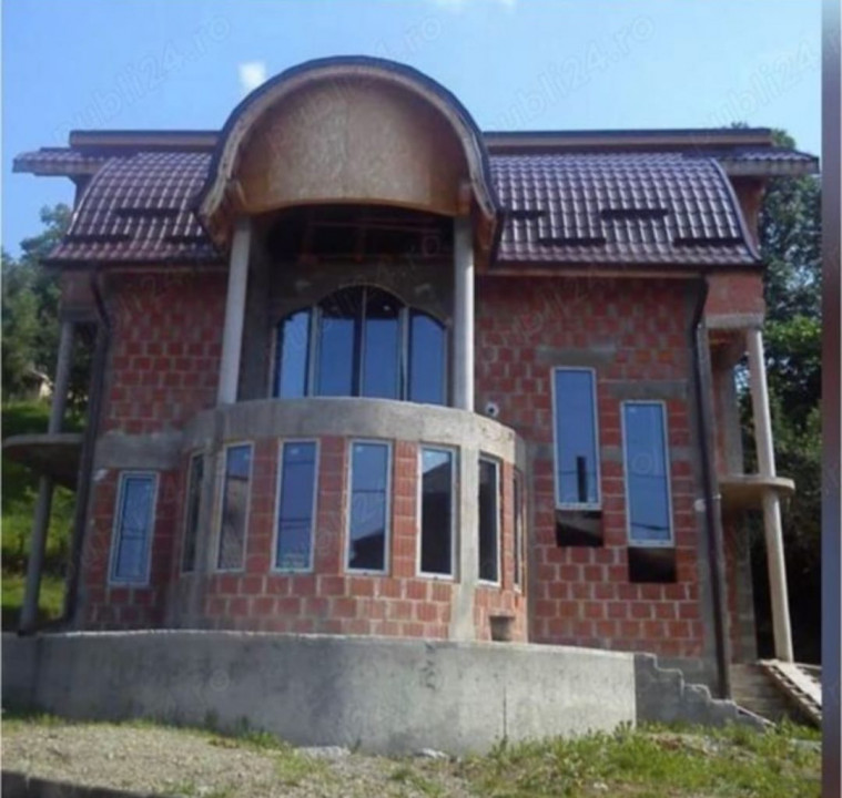 Casa de vanzare in rosu Parter+etaj+mansarda Valea Izei din Maramureș — fotografie 2