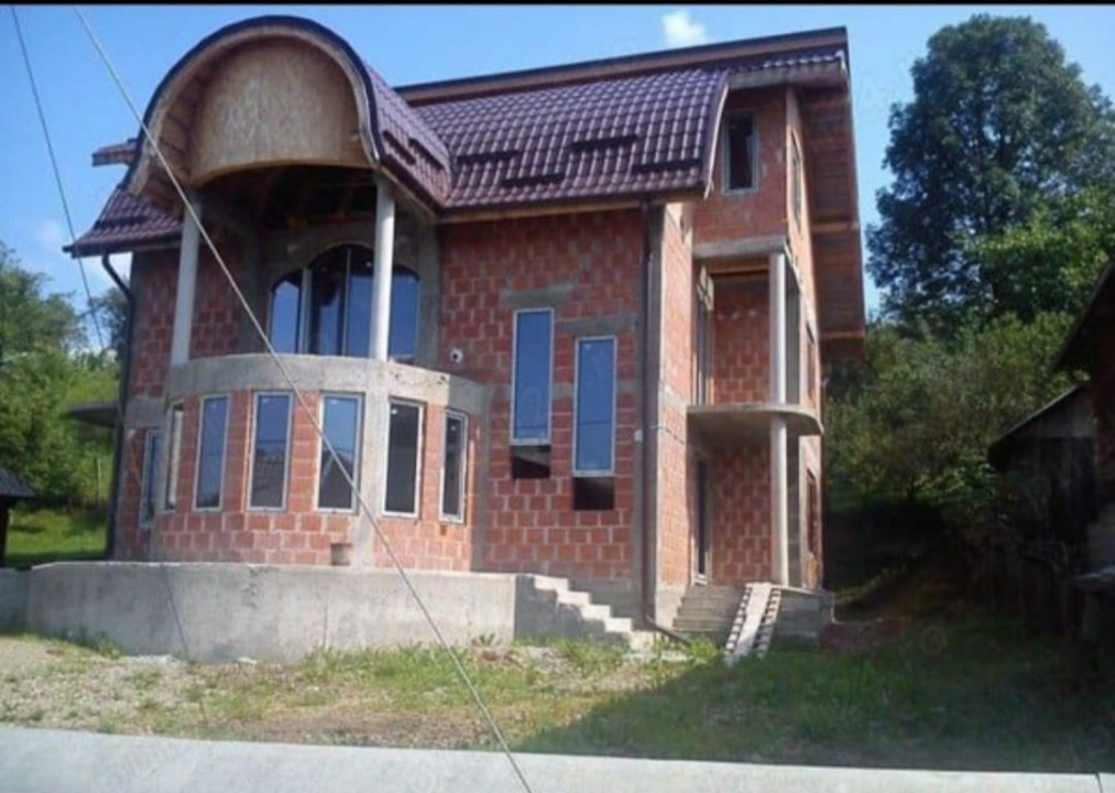 Casa de vanzare in rosu Parter+etaj+mansarda Valea Izei din Maramureș — fotografie 3