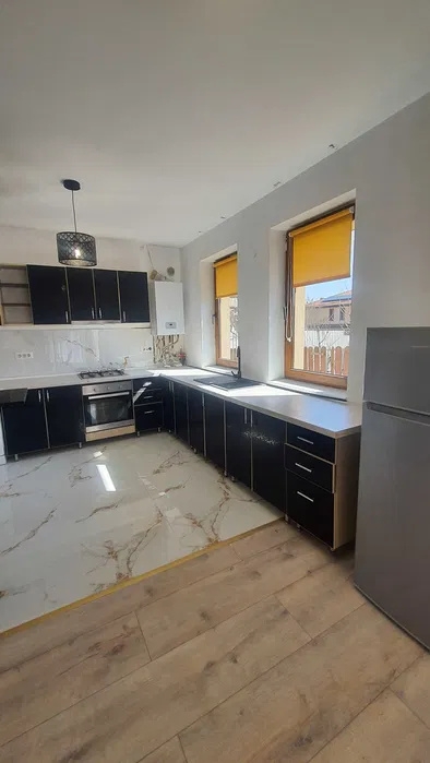 Casa | 4 camere | 140mp | 2 băi | loc de parcare  — fotografie 2