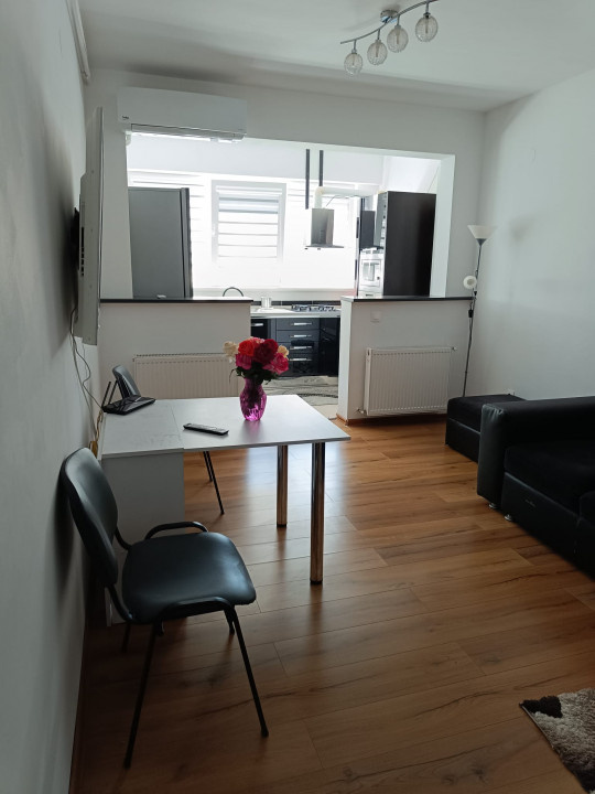 3 camere | Decomandat | Centrala proprie | Zona 9 Mai — fotografie 3