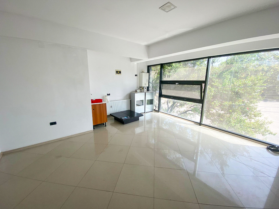 Spatiu Comercial 58 mp Et. 1 cu vitrina si vad in Inel II — fotografie 2
