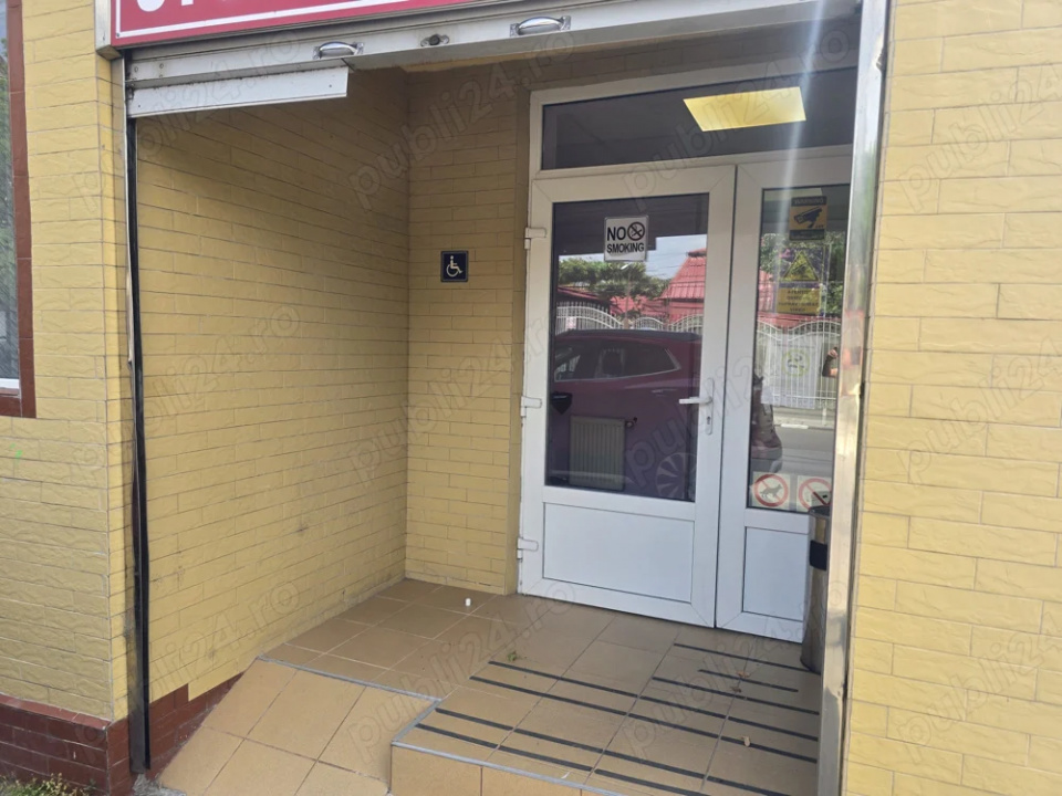 spatiu comercial langa piata 23 august — fotografie 2
