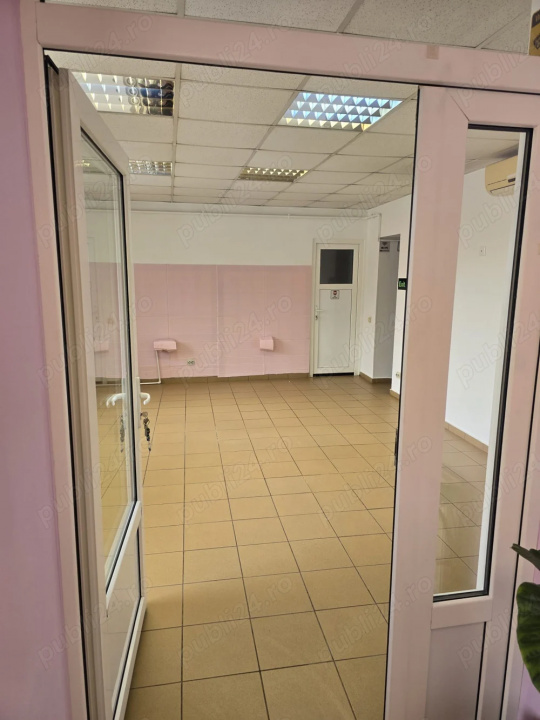 spatiu comercial langa piata 23 august — fotografie 3