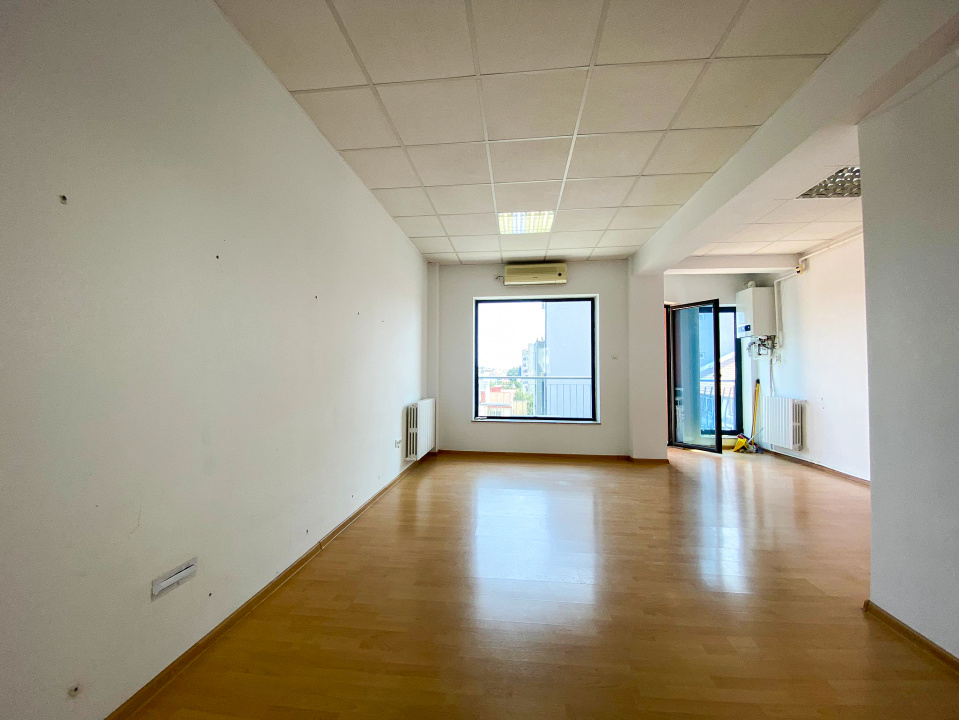 Spatiu Birouri 70 MP cu balcon in cladire de birouri zona Delfinariu — fotografie 2