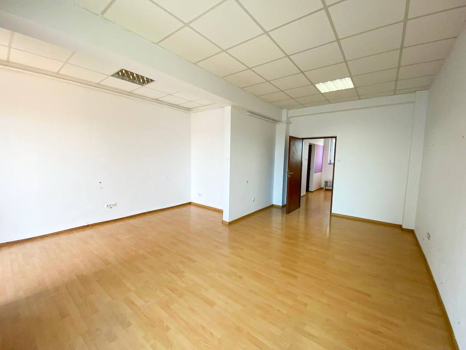 Spatiu Birouri 70 MP cu balcon in cladire de birouri zona Delfinariu — fotografie 3