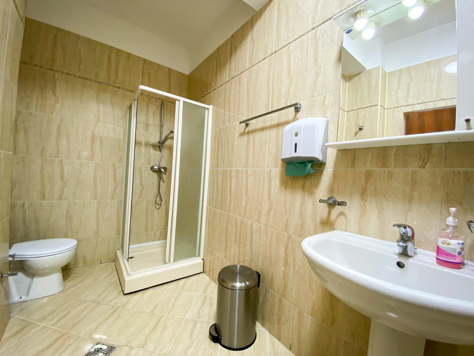 Spatiu Birouri 70 MP cu balcon in cladire de birouri zona Delfinariu — fotografie 7