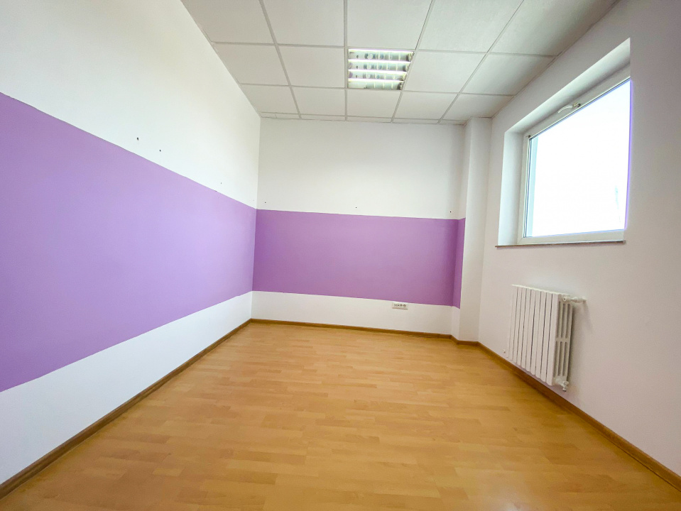 Spatiu Birouri 70 MP cu balcon in cladire de birouri zona Delfinariu — fotografie 9