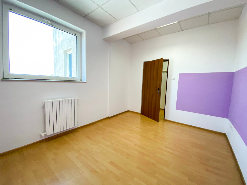 Spatiu Birouri 70 MP cu balcon in cladire de birouri zona Delfinariu — fotografie 11