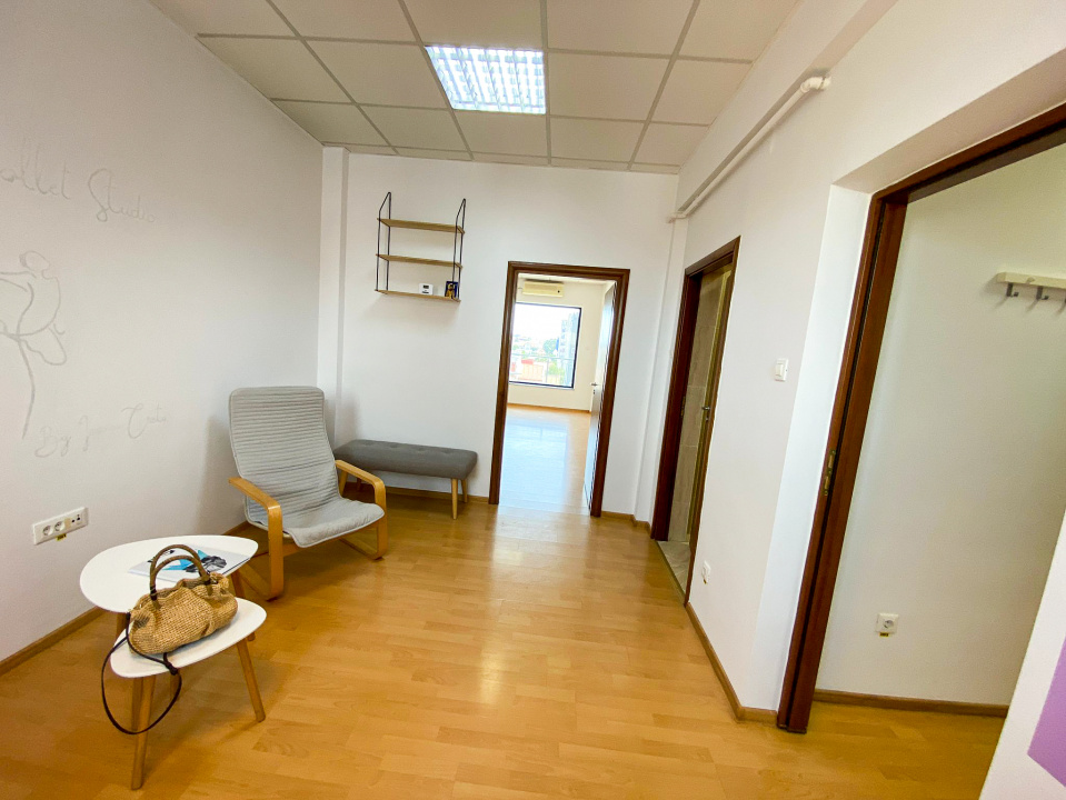 Spatiu Birouri 70 MP cu balcon in cladire de birouri zona Delfinariu — fotografie 14
