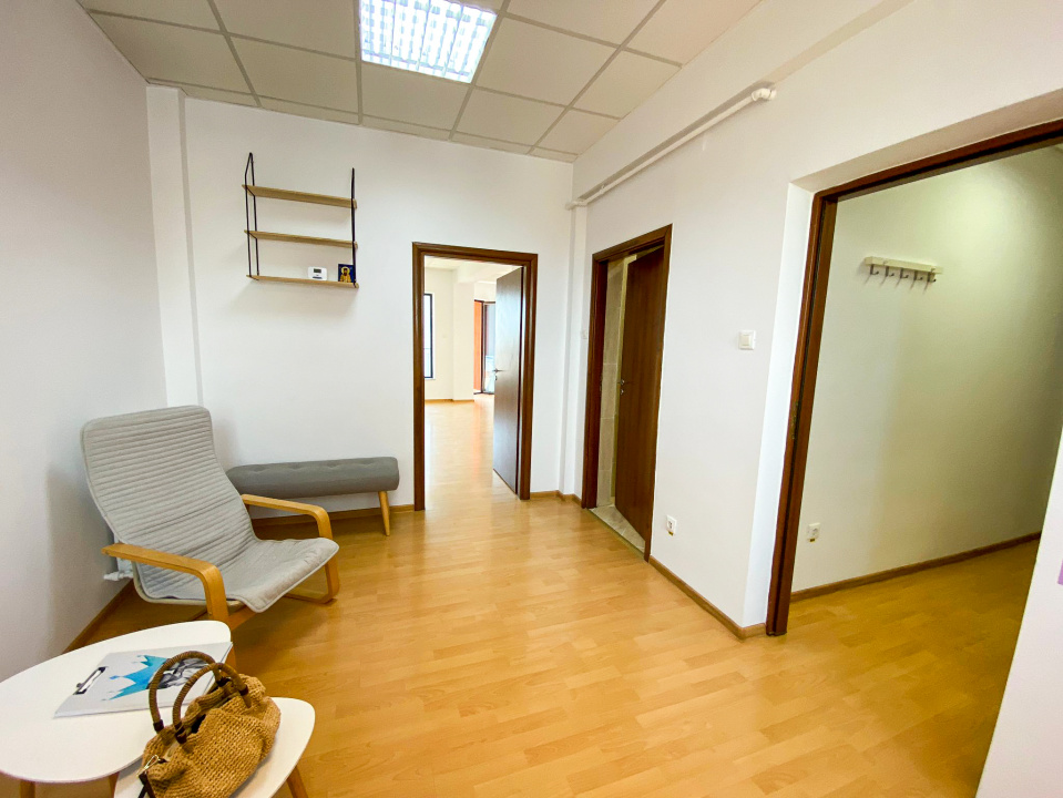 Spatiu Birouri 70 MP cu balcon in cladire de birouri zona Delfinariu — fotografie 15