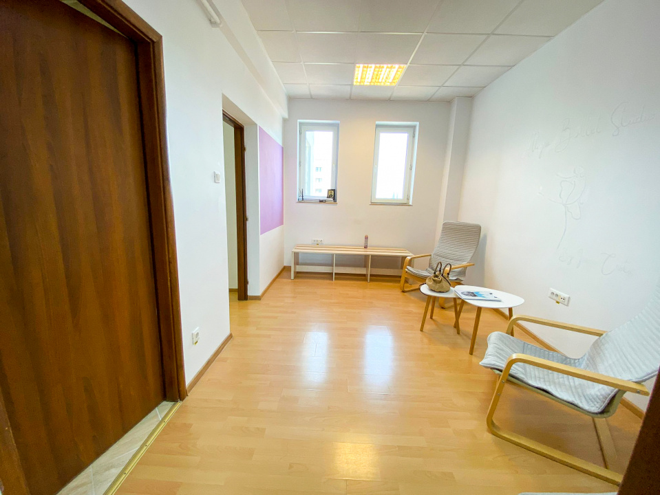 Spatiu Birouri 70 MP cu balcon in cladire de birouri zona Delfinariu — fotografie 16