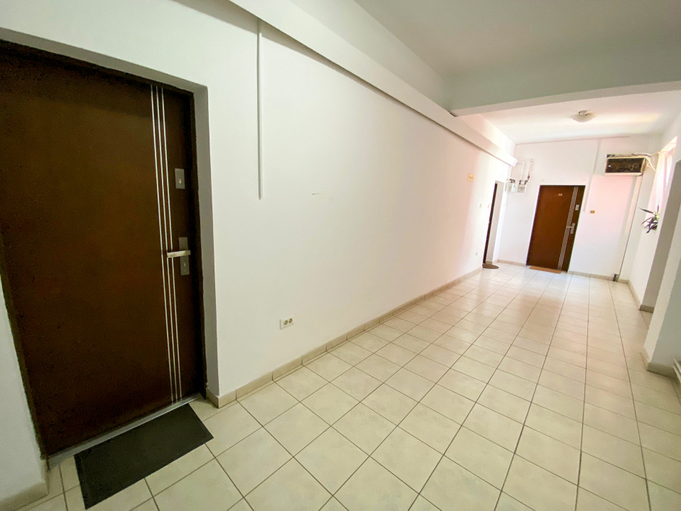 Spatiu Birouri 70 MP cu balcon in cladire de birouri zona Delfinariu — fotografie 17