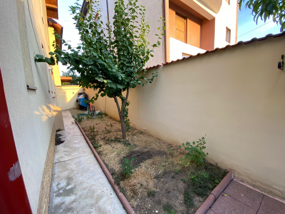 Dobroesti | Vila 8 Camere | P+1+M+P | TEREN 360 Mp | Constructie 2008 — fotografie 30