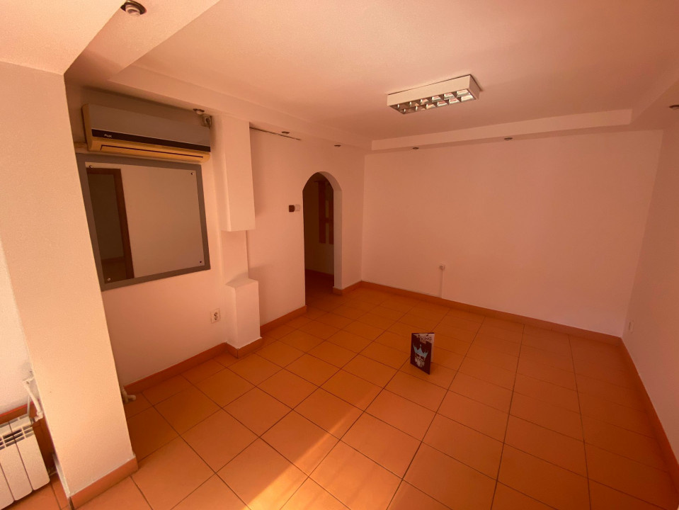 Spatiu Comercial 2 Camere 40 MP cu intrare stradala la Brotacei — fotografie 2