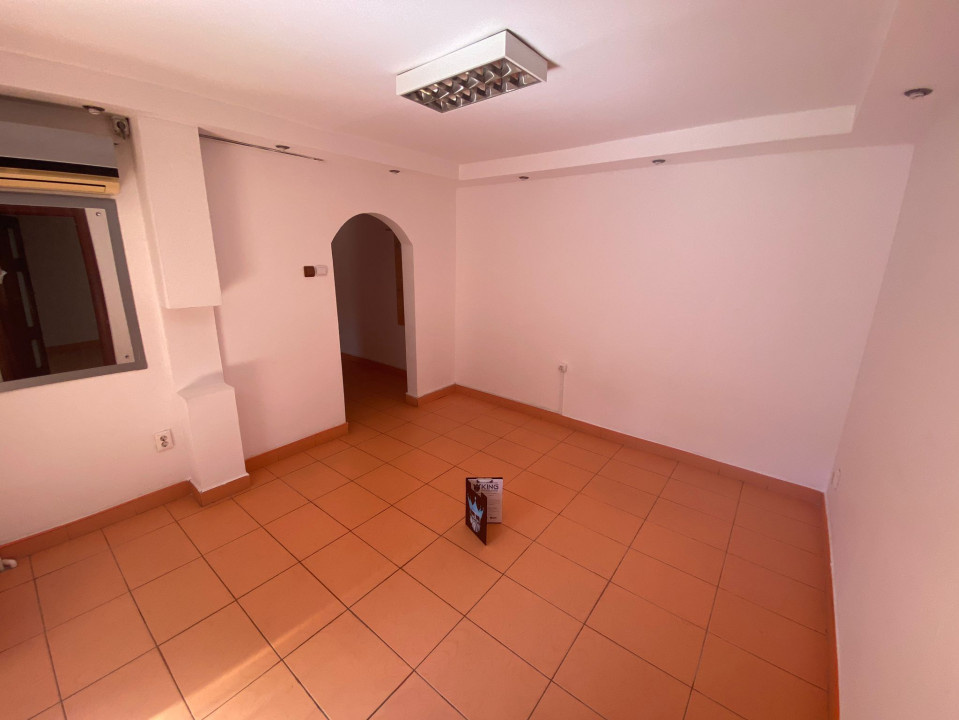 Spatiu Comercial 2 Camere 40 MP cu intrare stradala la Brotacei — fotografie 3