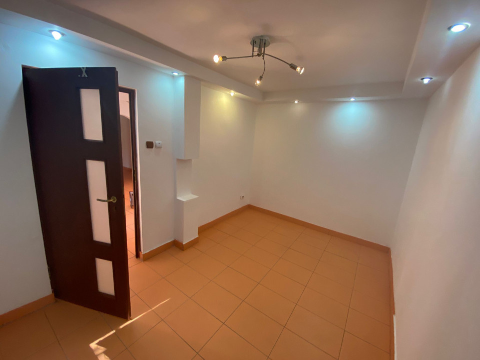 Spatiu Comercial 2 Camere 40 MP cu intrare stradala la Brotacei — fotografie 5