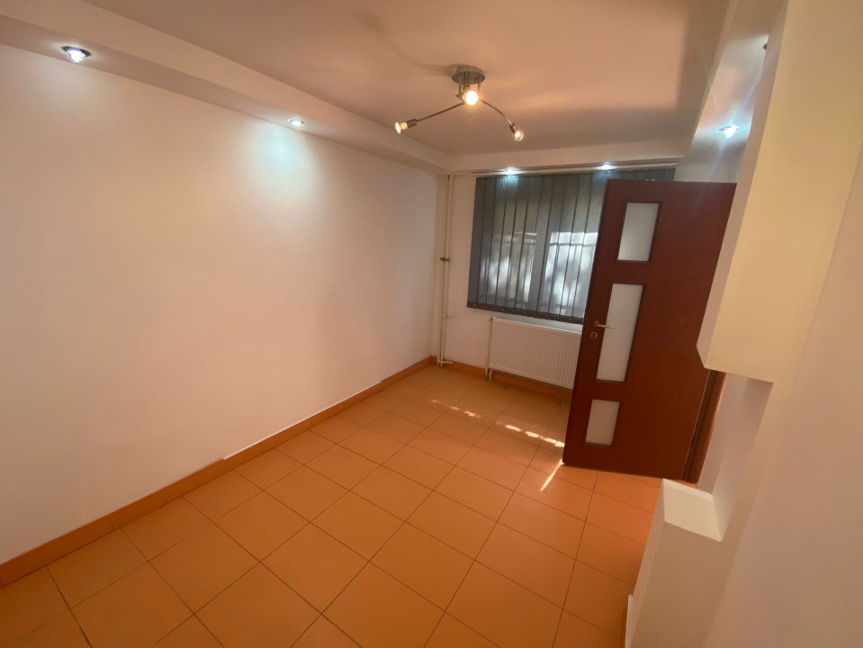 Spatiu Comercial 2 Camere 40 MP cu intrare stradala la Brotacei — fotografie 4