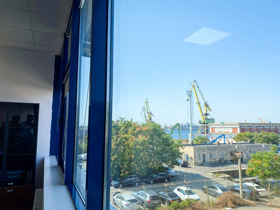 Spatiu de birouri 70 MP cladire noua in Port Constanta — fotografie 4