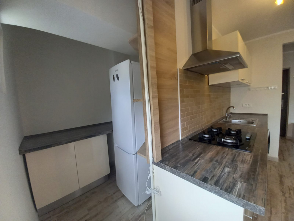 Decebal | Garsoniera | Open Space | Balcon | Anvelopat | — fotografie 4