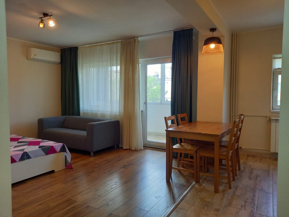 Decebal | Garsoniera | Open Space | Balcon | Anvelopat | — fotografie 3