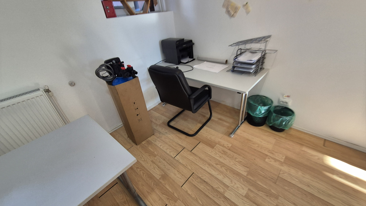 Spatiu Depozitare si birou — fotografie 17