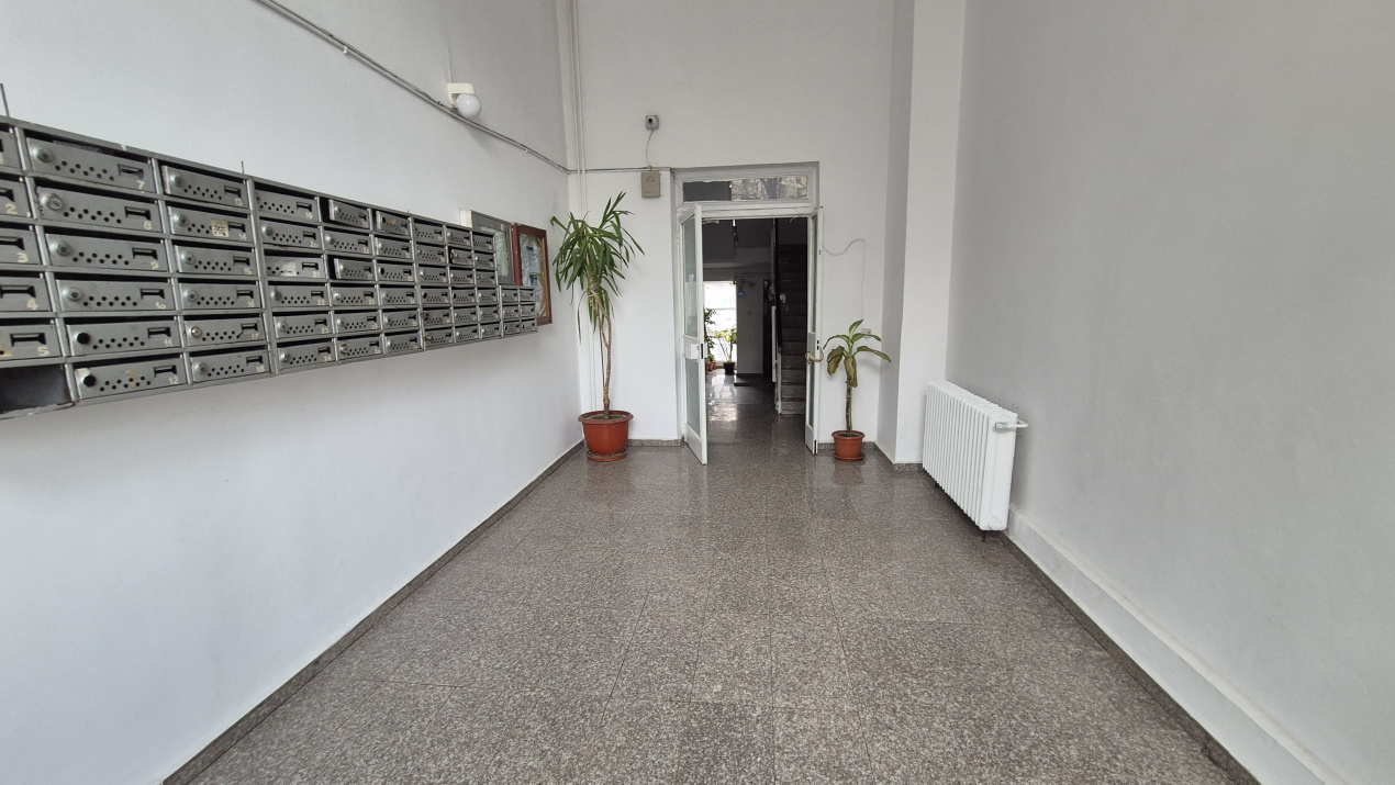 Garsoniera Piata Alba Iulia Arogant Bucuresti — fotografie 12