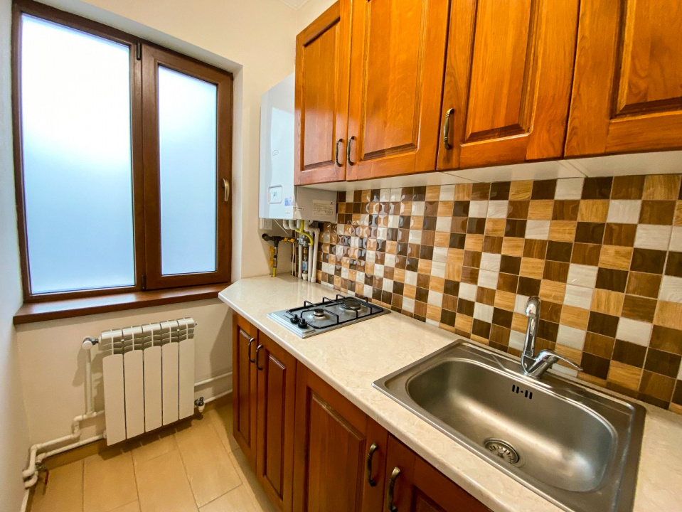 De inchiriat Casa renovata pentru Birouri 2 Camere cu curte in Centru — fotografie 13