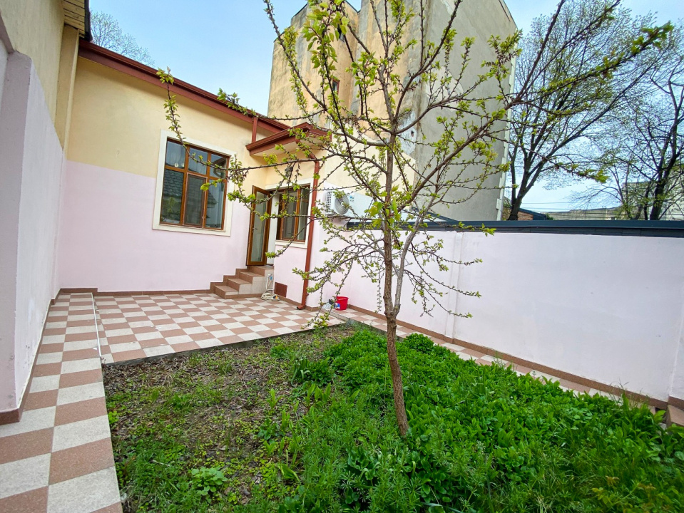 De inchiriat Casa renovata pentru Birouri 2 Camere cu curte in Centru — fotografie 18