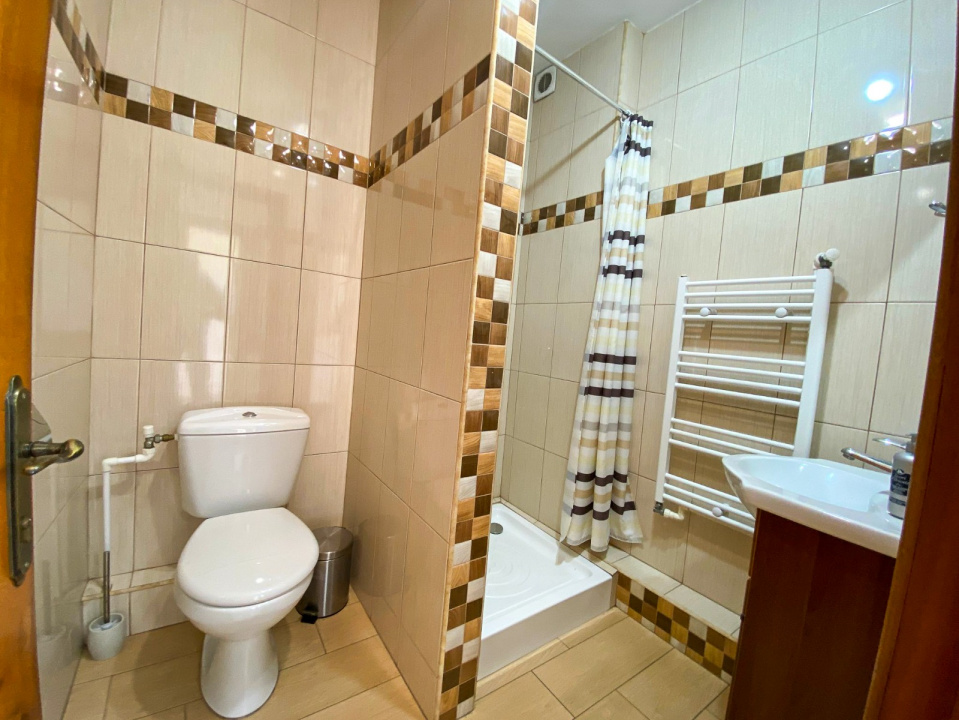 De inchiriat Casa renovata pentru Birouri 2 Camere cu curte in Centru — fotografie 21