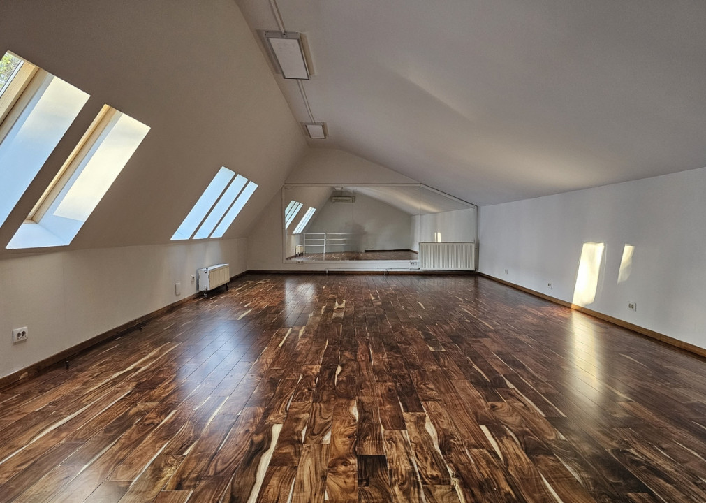 Spatiu birouri / 5 camere / Curte / 3 balcoane / Centrala / Nemobilata — fotografie 3