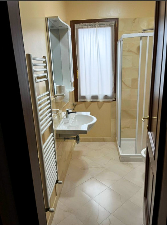 3 Camere Modern cu balcon de inchiriat in Mamaia Central — fotografie 17
