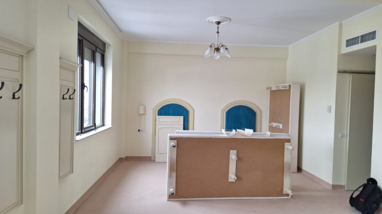 Bloc Stefanestii de Jos 5 etaje — fotografie 4