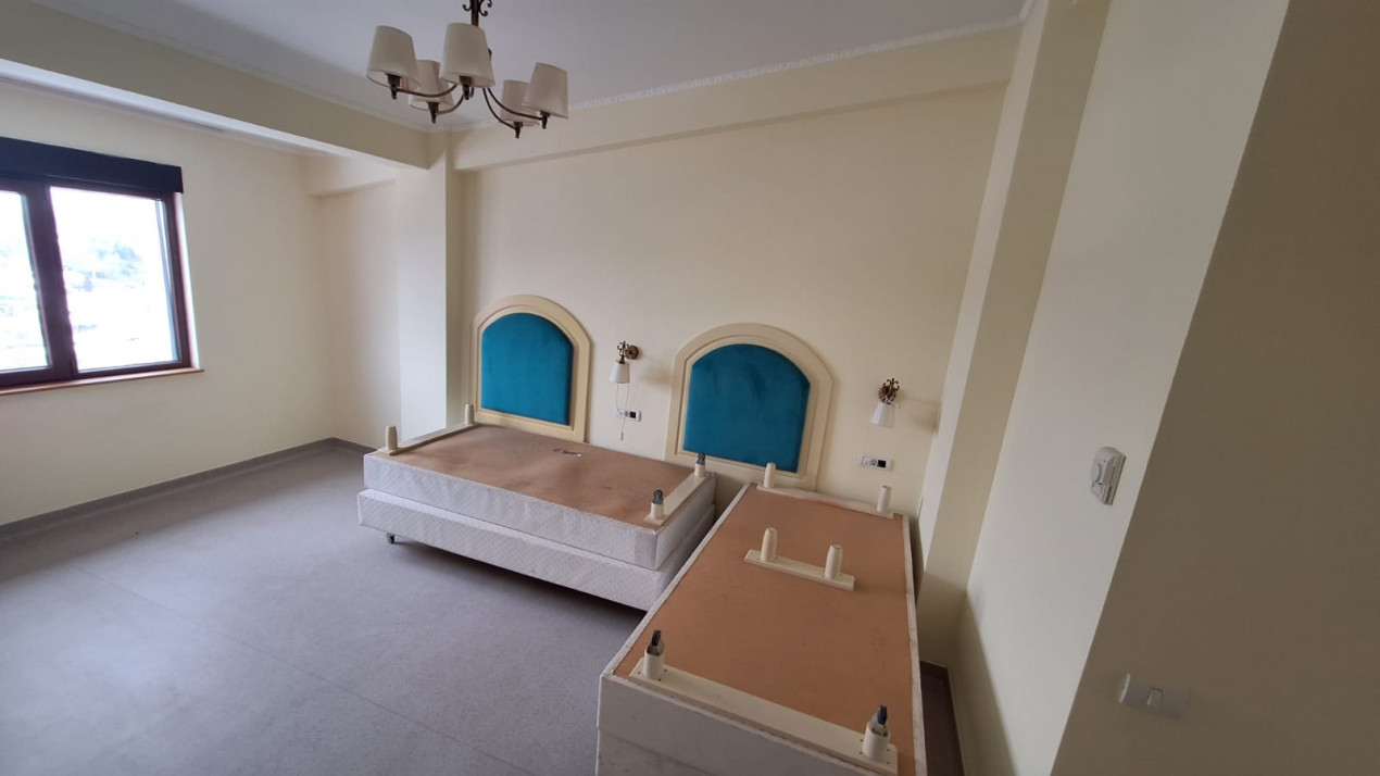 Bloc Stefanestii de Jos 5 etaje — fotografie 21