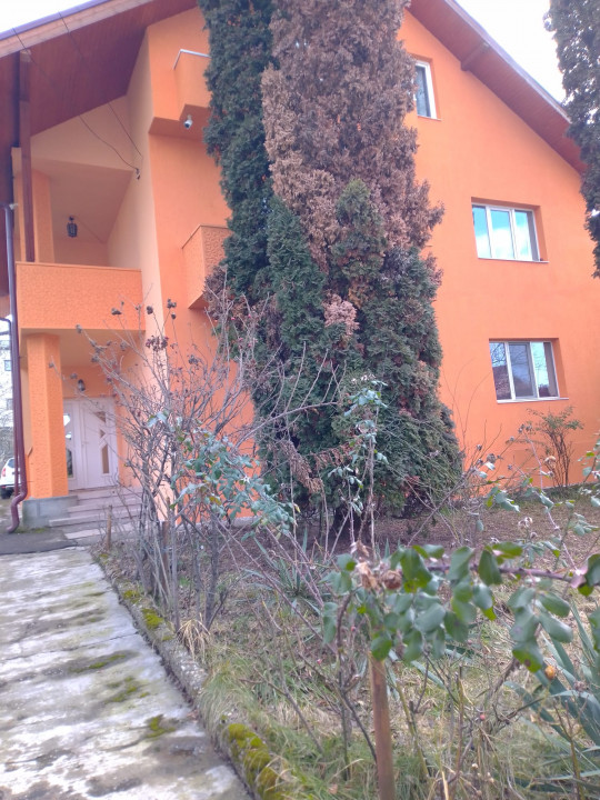 Casa duplex de inchiriat Baia Mare Horea Curte 2 Parcari 2 Balcoane — fotografie 2
